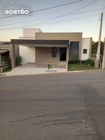 Casa, 5 quartos, 258 m² - Foto 1