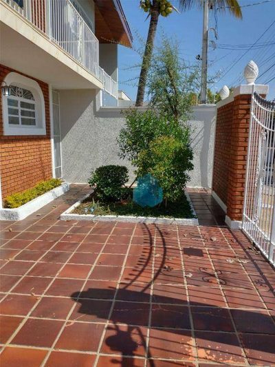 Casa, 3 quartos, 242 m² - Foto 1