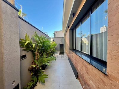 Casa, 4 quartos, 253 m² - Foto 2