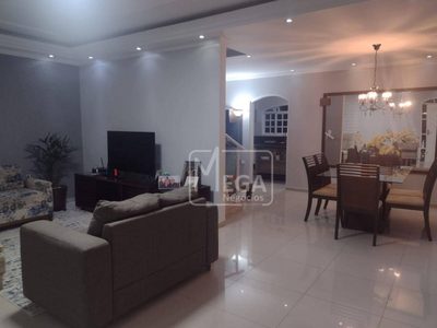 Casa, 3 quartos, 296 m² - Foto 1