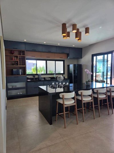 Casa, 4 quartos, 370 m² - Foto 1