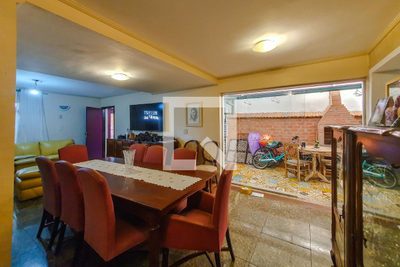 Casa, 3 quartos, 220 m² - Foto 3