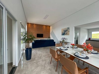 Casa, 4 quartos, 270 m² - Foto 1