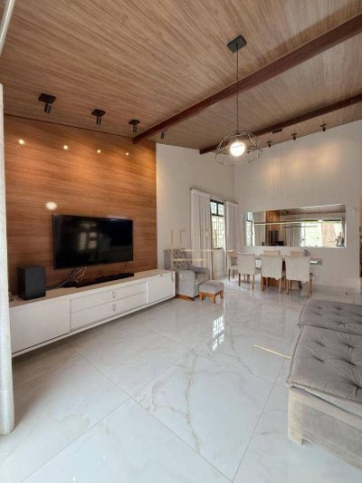 Casa, 5 quartos, 240 m² - Foto 1