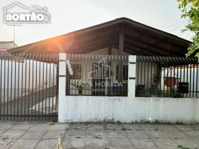 Casa, 4 quartos, 220 m² - Foto 1