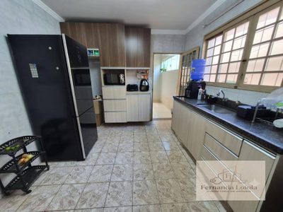 Sobrado, 3 quartos, 217 m² - Foto 1