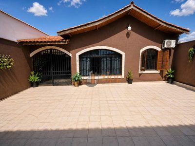 Casa, 3 quartos, 250 m² - Foto 1