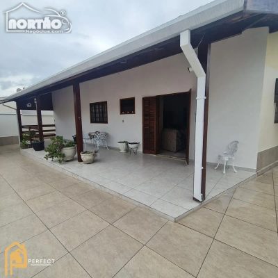 Casa, 5 quartos, 207 m² - Foto 1