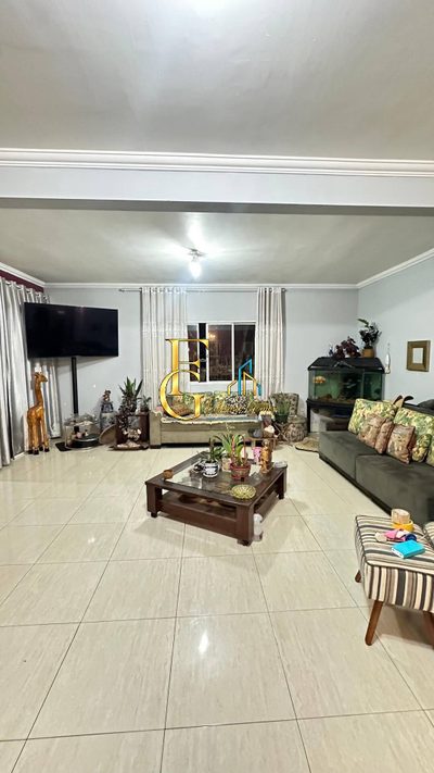 Casa, 3 quartos, 270 m² - Foto 1
