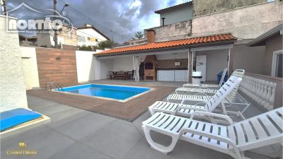 Casa, 5 quartos, 131 m² - Foto 1
