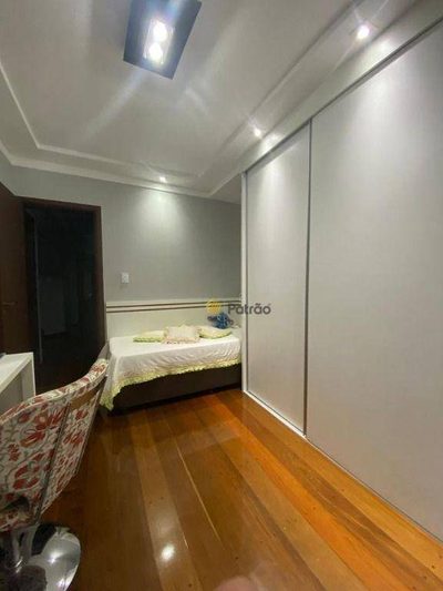 Sobrado, 3 quartos, 264 m² - Foto 4