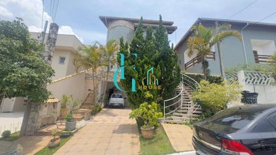 Casa, 4 quartos, 299 m² - Foto 1