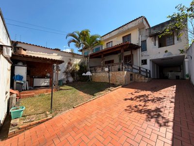 Casa, 5 quartos, 210 m² - Foto 1