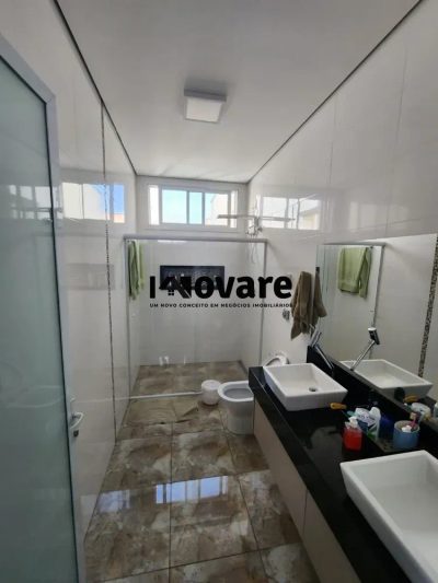 Casa, 4 quartos, 240 m² - Foto 1