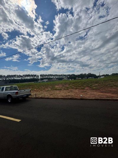 Loteamento e Condomínio, 300 m² - Foto 1