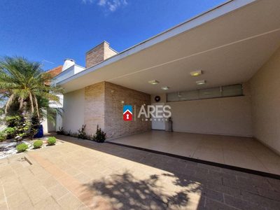 Casa, 3 quartos, 254 m² - Foto 1