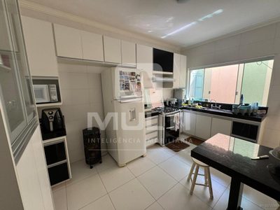 Casa, 4 quartos, 240 m² - Foto 4