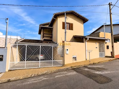 Sobrado, 4 quartos, 260 m² - Foto 1