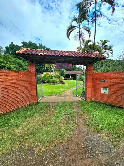 Chácara, 4 quartos, 1800 m² - Foto 1