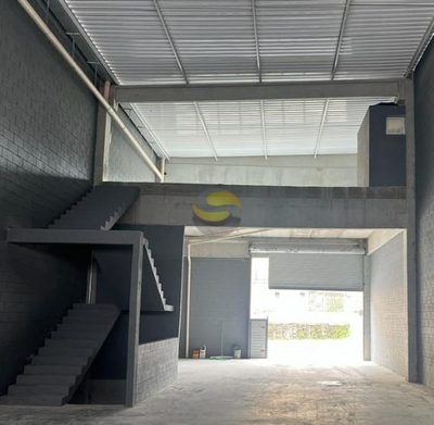 Depósito-Galpão, 490 m² - Foto 1