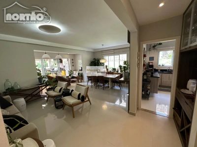Casa, 5 quartos, 265 m² - Foto 1