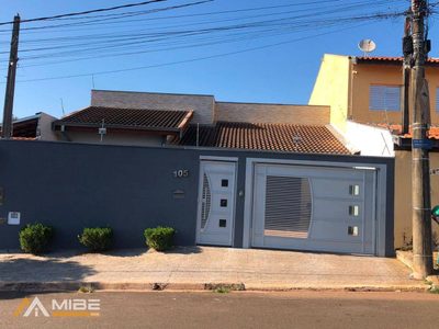 Casa, 3 quartos, 179 m² - Foto 1