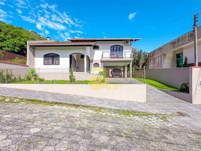 Casa, 4 quartos, 240 m² - Foto 1