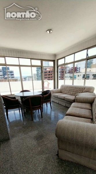 Casa, 6 quartos, 235 m² - Foto 2