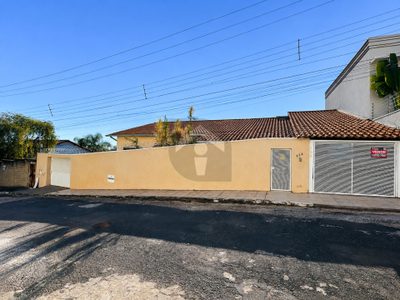 Casa, 4 quartos, 370 m² - Foto 1