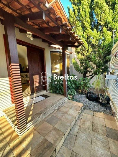 Casa, 3 quartos, 216 m² - Foto 1