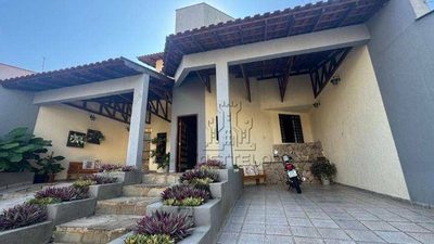 Casa, 3 quartos, 194 m² - Foto 1