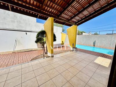 Casa, 3 quartos, 228 m² - Foto 2