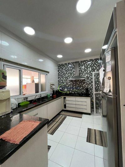 Sobrado, 3 quartos, 240 m² - Foto 1