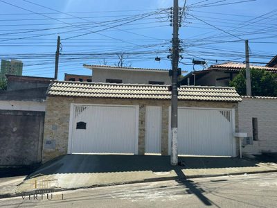Casa, 4 quartos, 254 m² - Foto 1