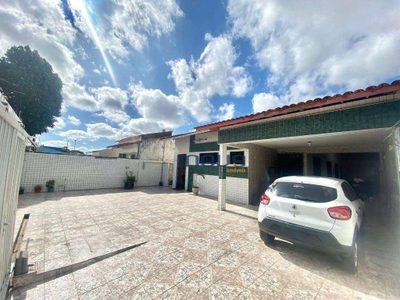 Casa, 4 quartos, 257 m² - Foto 1