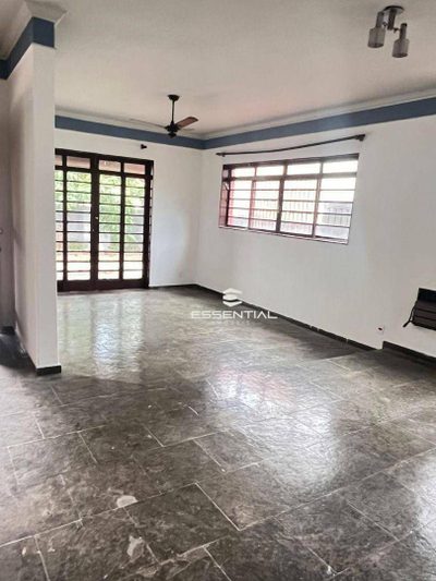 Casa, 4 quartos, 240 m² - Foto 1