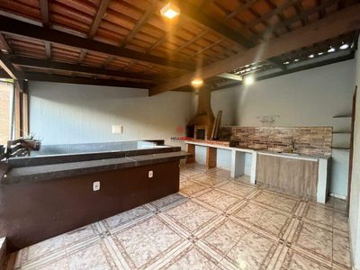 Casa, 4 quartos, 220 m² - Foto 1