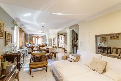 Casa, 3 quartos, 220 m² - Foto 1