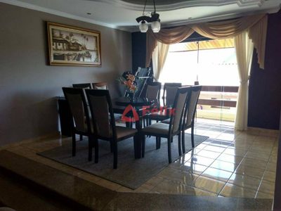 Sobrado, 3 quartos, 237 m² - Foto 1