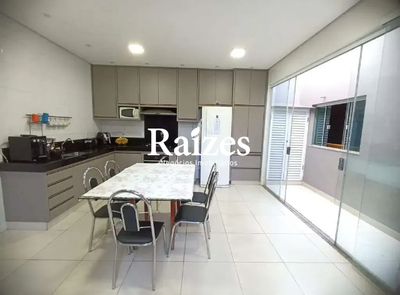 Casa, 3 quartos, 158 m² - Foto 1