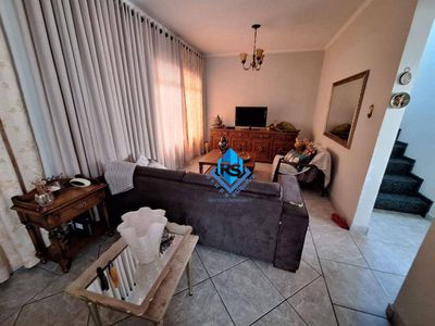 Sobrado, 3 quartos, 216 m² - Foto 1