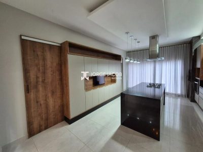 Casa, 4 quartos, 204 m² - Foto 1