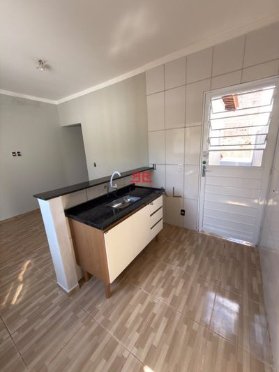 Casa, 2 quartos, 40 m² - Foto 1
