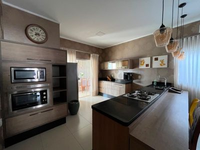 Casa, 3 quartos, 220 m² - Foto 3