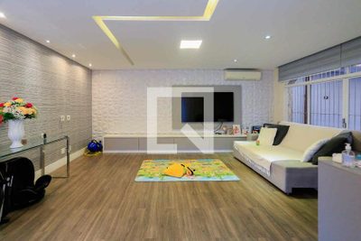 Casa, 3 quartos, 245 m² - Foto 1