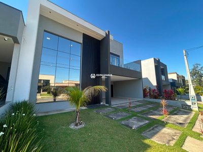 Casa, 4 quartos, 215 m² - Foto 1