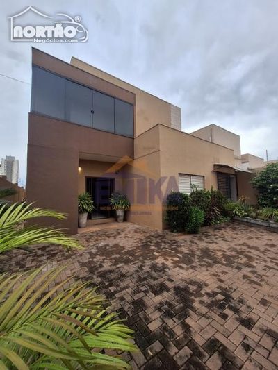 Casa, 4 quartos, 240 m² - Foto 1