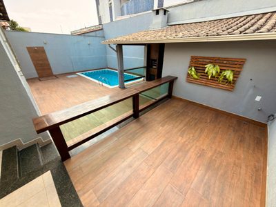 Casa, 4 quartos, 220 m² - Foto 1