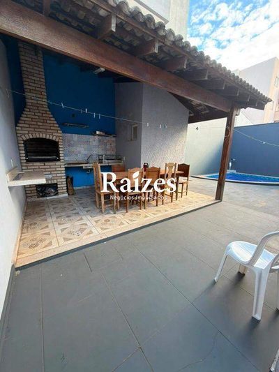 Casa, 3 quartos, 224 m² - Foto 1