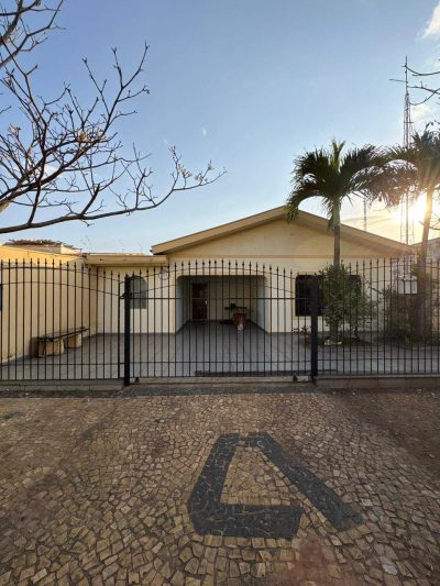 Casa, 5 quartos, 133 m² - Foto 1